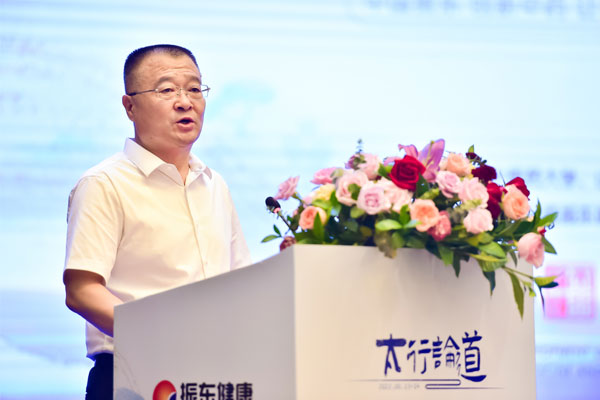 山西医科大学张俊龙教授主持开幕典礼 山西医科大学张俊龙教授主持开幕典礼
