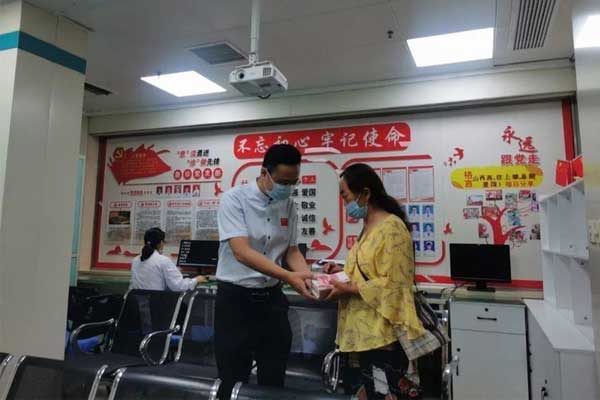 ���g22�ʰ���ʹ�����򳵻�����­�ڳ�Ѫ�Ĺ�־��