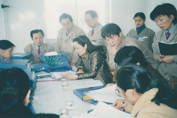 2002年GMP认证专家组对恒峰g22造药车间软件进行审核 2002年GMP认证专家组对恒峰g22造药车间软件进行审核