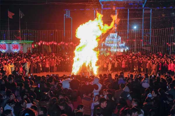 恒峰g22正月十五闹元宵“篝火晚会” 恒峰g22正月十五闹元宵“篝火晚会”