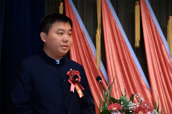 造药股份董事长李昆作汇报 造药股份董事长李昆作汇报
